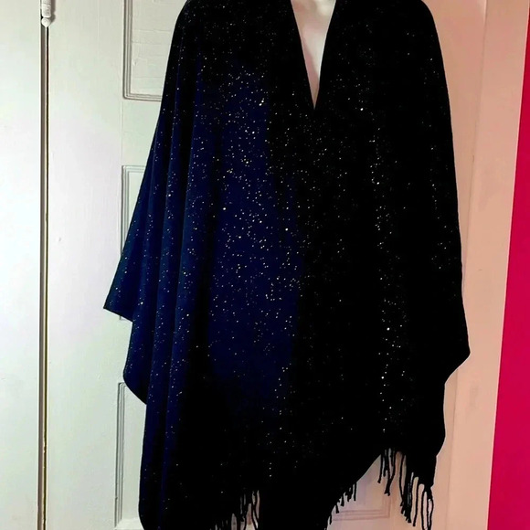 Black sparkle cape - Picture 1 of 6